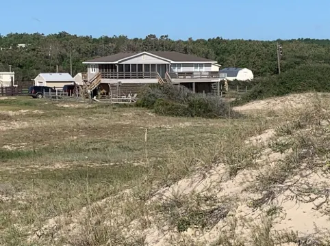 Book NOW! Dog friendly, partial Ocean View, 4x4 Area, Cozy Beach cottage . Hotels in Fruitville