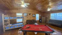 Beautiful real log cabin - hot tub, pool table, great view, WI-FI Internet