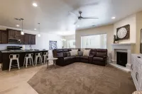 Large Luxury Townhouse | Huge Pool/Spa | 24 Guest