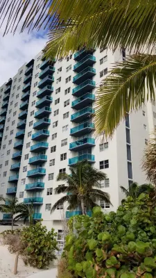 Beautiful OCEAN-VIEW apartment, right ON THE BEACH