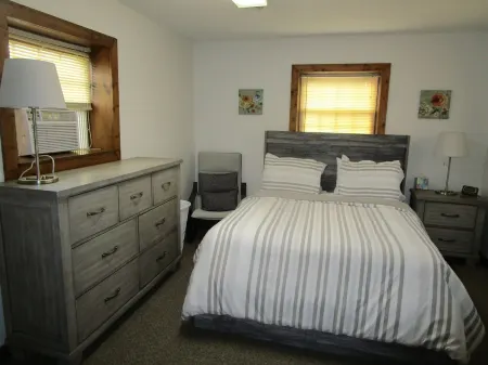 8 bedrooms/queen sleep sofa,  3 kitchens, 3.1 bathrooms-Seasonal Pool