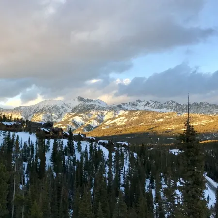 Stunning Ski-in Ski-out Saddle Ridge End Unit in Big Sky/Moonlight
