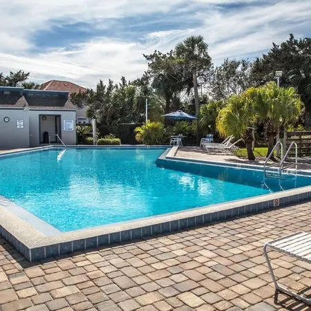 Just Updated - Beach Side Spacious Ground Floor Flat Condo - steps to the beach!