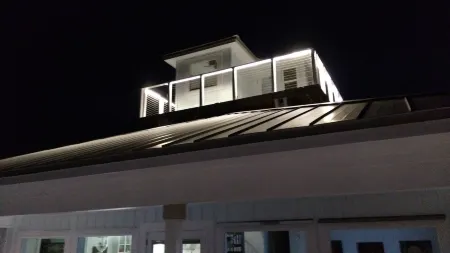 Beachfront Bay and Gulf  , Lookout and Pier , Crab Traps , Fishin Poles !!