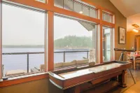 Lakefront Luxury on Deer Lake