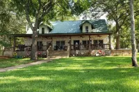 The Lake House on Lake Limestone Hotel a Leon County