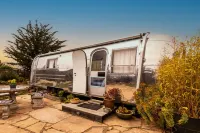 Stunning and unique AirStream on the Coastal Trail and near Poplar Beach Hotel di Half Moon Bay