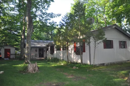 Lake Michigan Sunset View Cottage, Tunnel of Trees, Good Hart. Easement to Lake.