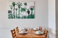 Homely 2-Beds 2-Bath Apartment in Manchester