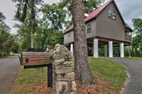Riverfront Retreat For Kayaking, Fishing and Hot Tub