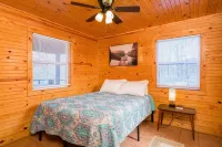 Cozy Secluded Cabin with a Hot Tub
