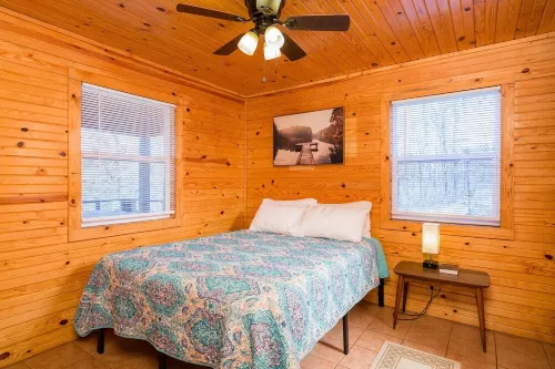 Cozy Secluded Cabin with a Hot Tub