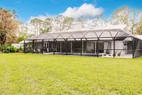 Beautiful 4-bedroom House in Charming Location - Heated Pool - Near Beach