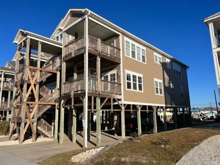 Oceanside Triplex Condo, steps from the sand w/ stunning ocean views!
