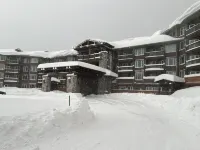 Spectacular Ski-in/Ski-Out Condo with 5-Star Appeal