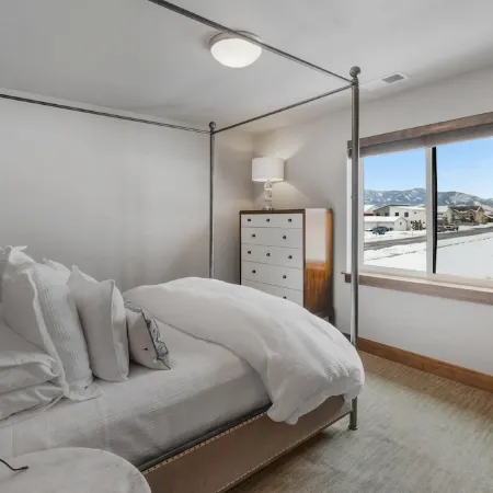 Luxury Accommodations on the Park with Big Mountain Views