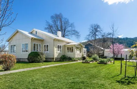 Country Cottage Charm