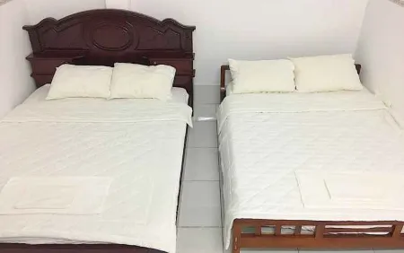 Chi Hieu Hotel Отели в г. Бакльеу