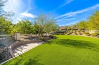 Palm Desert Estate, Pool, Courts, Saunas & No Checkout, Sleeps 20+