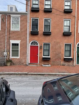 Entire condo center of downtown Newburyport Отели рядом с достопримечательностью «Beach Access Point»