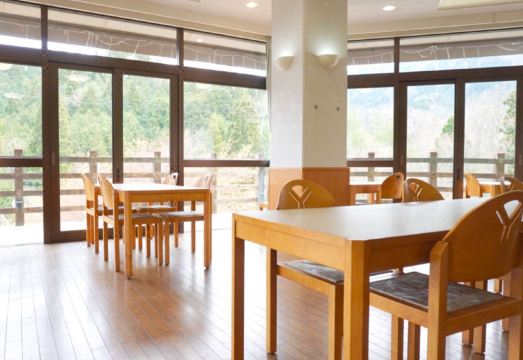 2. 그린 스파 츠츠..