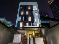 Upscale Suites Hotels near Sampoerna Strategic Square