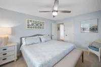 Classic Beach Cottage on Oceanside of Wrightsville Beach-Upper Unit