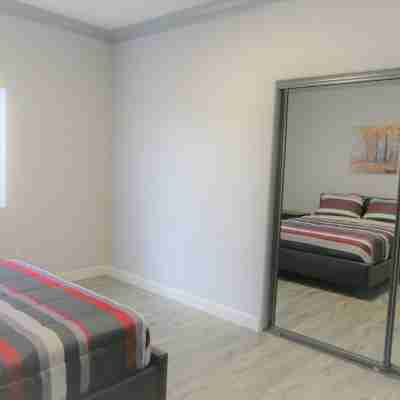 Spacious Home* 7 minutes to Disneyland Rooms