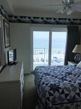 Amazing! Direct Oceanfront Condo - Coconut Palms Beach Resort II* Special Rates* Отели рядом с достопримечательностью «Marine Discovery Center»
