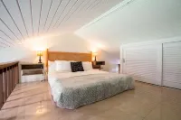 Renovated Condo on Golf Course