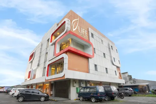 Life Hotel Stasiun Kota Surabaya Hotels in Simokerto