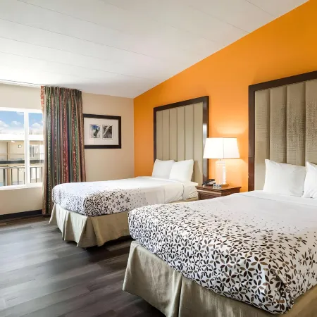 Fairmount Inn & Suites - Stroudsburg, Poconos