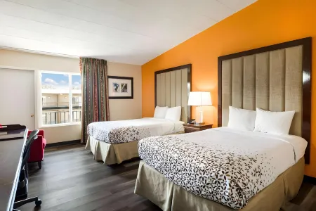 Fairmount Inn & Suites - Stroudsburg, Poconos Отели в г. Аппер Маунт Бетел Тауншип