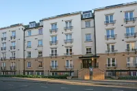 Welcoming, spacious, accessible, City Centre apt, with parking and wifi. Các khách sạn ở Broughton