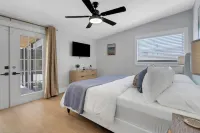 Coastal Cabana - Private pool & 2 miles to Beach! Hotels near Naples Municipal Airport