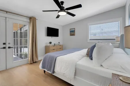 Coastal Cabana - Private pool & 2 miles to Beach!