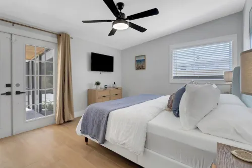 Coastal Cabana - Private pool & 2 miles to Beach!