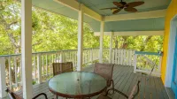 Spacious Waterfront Treehouse 2BR & 2Baths