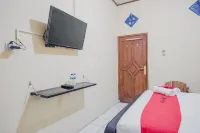 RedDoorz Syariah Near Stadion Maulana Yusuf Hotels in Serang