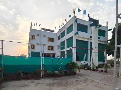 Hotel Sarnath International Hotel dekat Chaukhandi Stupa