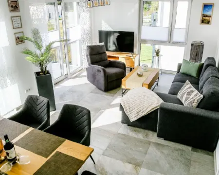 Windland apartment house on Lake Goitzsche for 8 people with lake view Hotels in Pouch