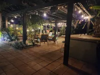 Backyard Oases 2-bedroom house in delightful Vista with WiFi, AC