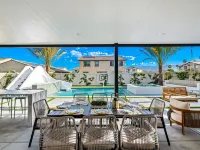 Palm Palace: 11 beds, sleeps 21, Waterslide & Golf コーチェラのホテル