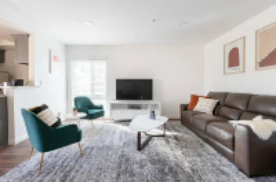 New Renovated Spacious 3 beroom 2 bath near DT Alhambra