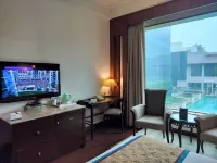 Bel-La Monde Hotel NH8 at 6km from IGI Airport Delhi Hotell i Rangpuri