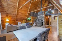 Woodland Park Cabin Getaway: Mtn Views, Scenic Charm, Clouds & Hot Tub Retreat