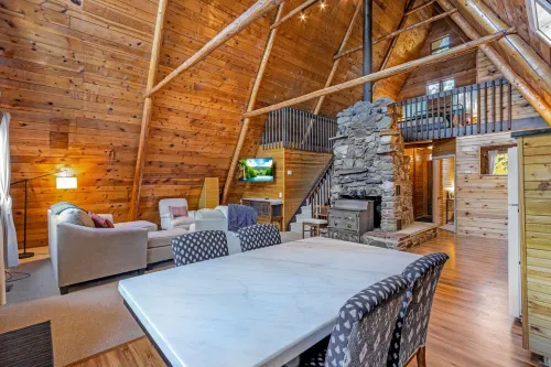 Woodland Park Cabin Getaway: Mtn Views, Scenic Charm, Clouds & Hot Tub Retreat