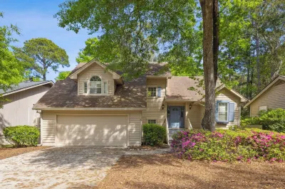 Spacious 4 bedroom home in Sea Pines, close to golf, beaches and Harbor Town!