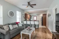 Chestnut Street Charmer-Walk to Louisville! فنادق في Jeffersonville