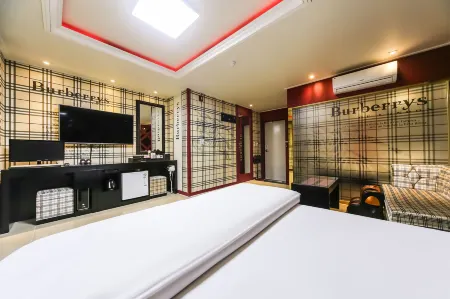 Andong Healing Self Check-in Motel Отели рядом с достопримечательностью «Dosanseowon Confucian School»